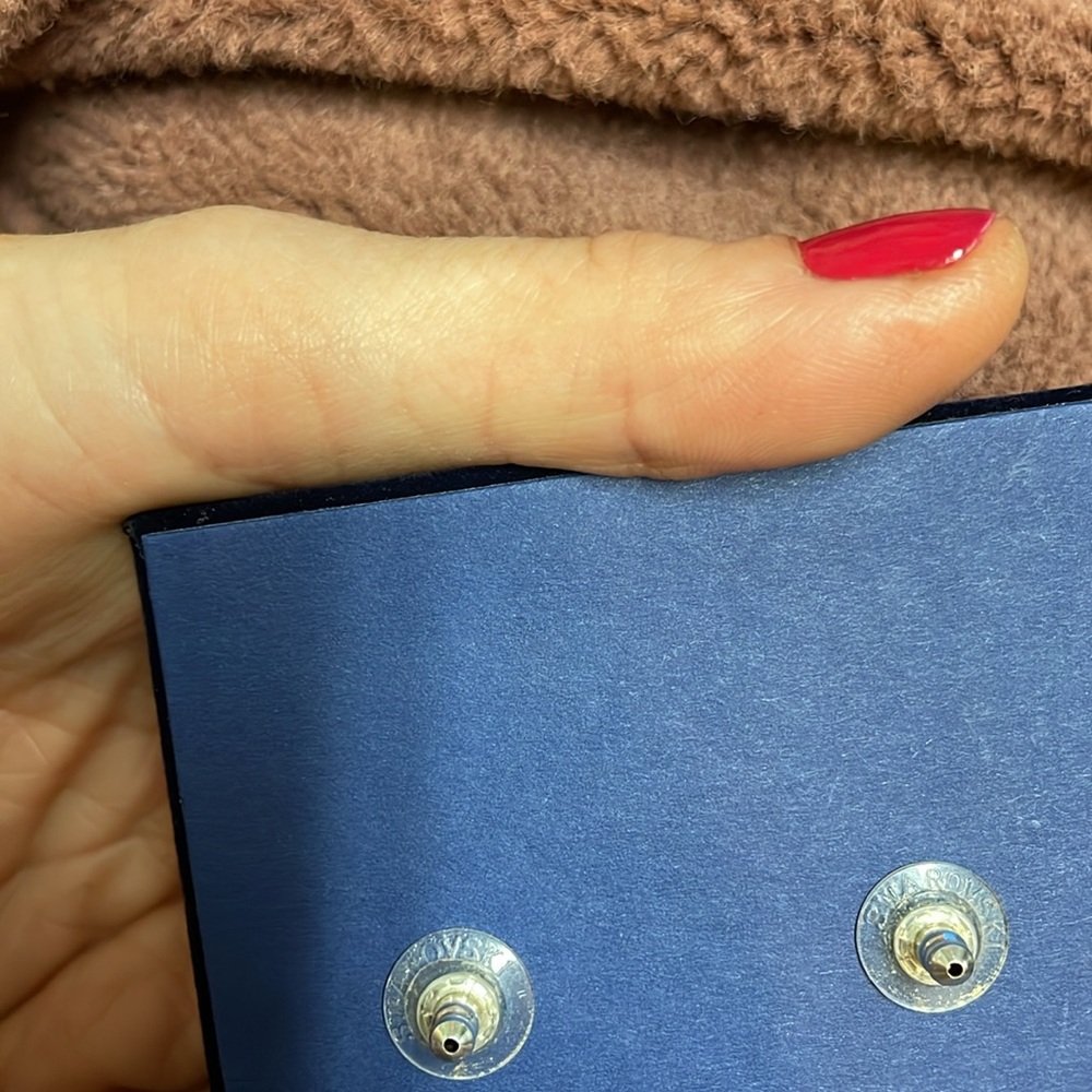 New Swarovski stud earrings - Picture 5 of 5